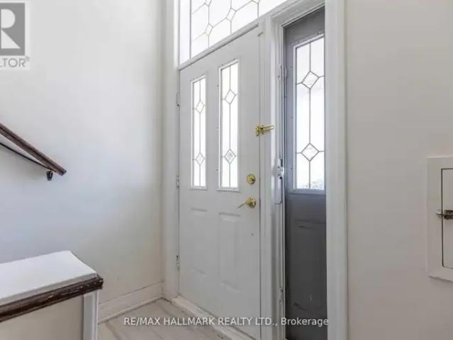 2 Bedroom House Richmond Hill ON 102366570