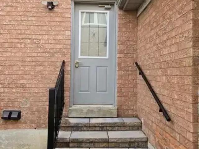 2 Bedroom House Richmond Hill ON 104681994