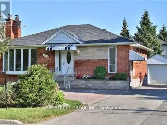2 Bedroom House Richmond Hill ON 104876862