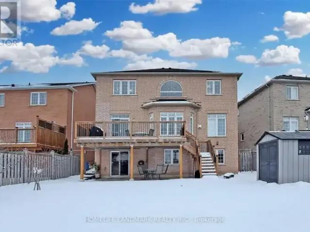 2 Bedroom House Richmond Hill ON 104876963