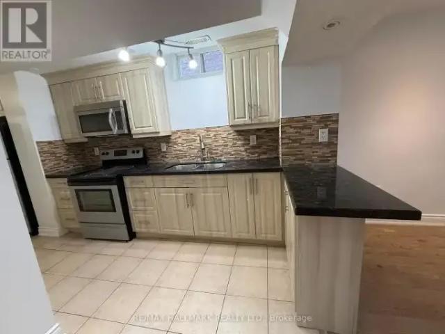 2 Bedroom House Richmond Hill ON 104106833