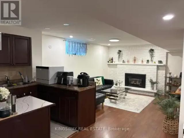2 Bedroom House Richmond Hill ON 104142843