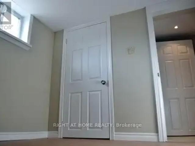 2 Bedroom House Richmond Hill ON 104257449