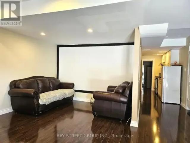 2 Bedroom House Richmond Hill ON LS102085888