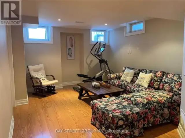 2 Bedroom House Richmond Hill ON LS102658633