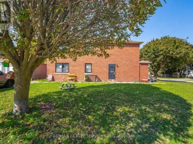 2 Bedroom House Waterloo ON 101879194
