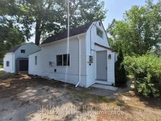 2 Bedroom House Wasaga Beach ON LS102794999