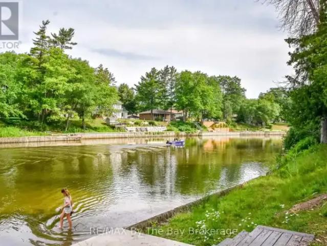 2 Bedroom House Wasaga Beach ON 102715519