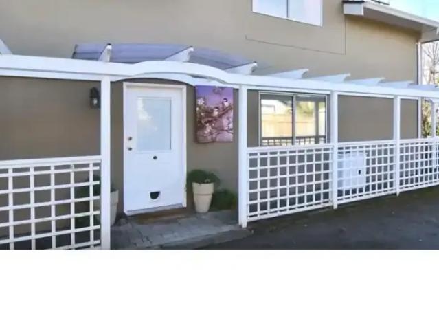 2 Bedroom House White Rock BC 101878345