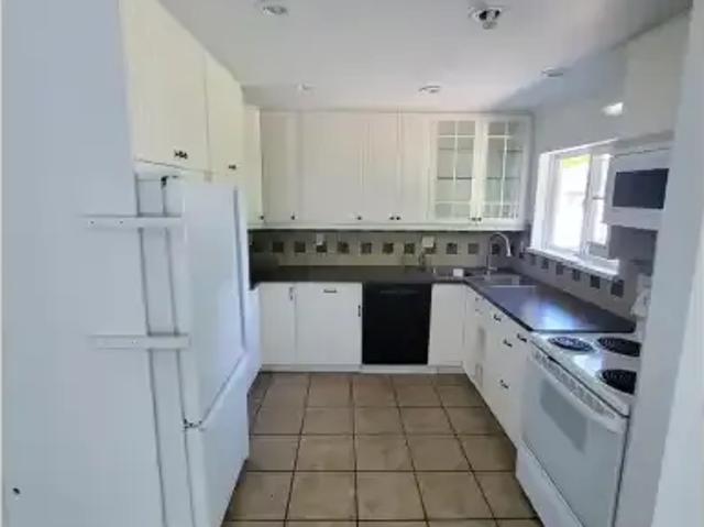 2 Bedroom House White Rock BC LS102434533
