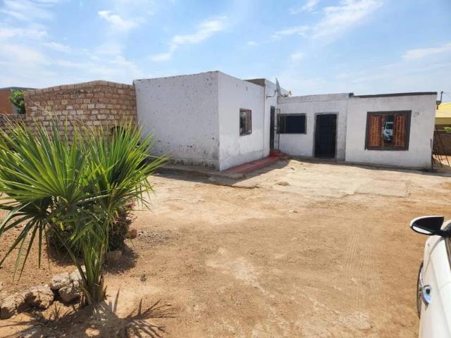 2 Bedroom House with 3 flatlets and a tuckshop for sale in itireleng Hebron