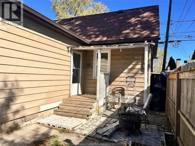 2 Bedroom House Windsor ON 96613672