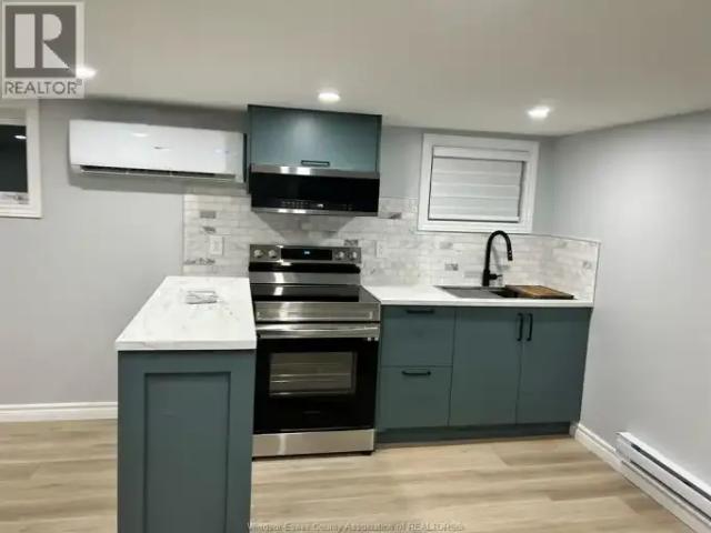 2 Bedroom House Windsor ON 101879336
