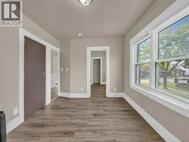 2 Bedroom House Windsor ON 102578997