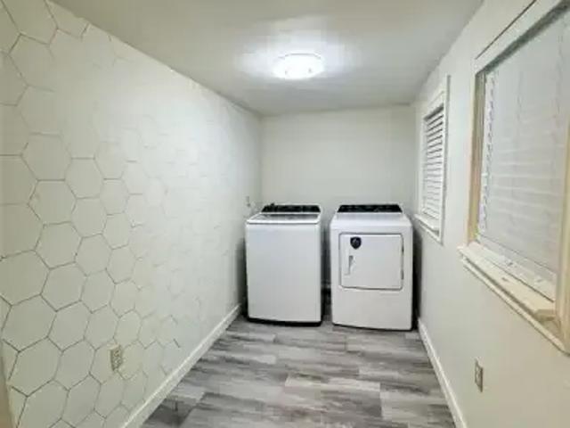 2 Bedroom House Windsor ON 102587583