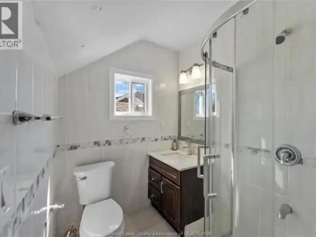 2 Bedroom House Windsor ON 102915430