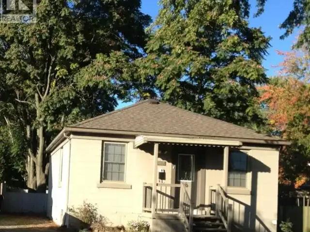 2 Bedroom House Windsor ON 102085941