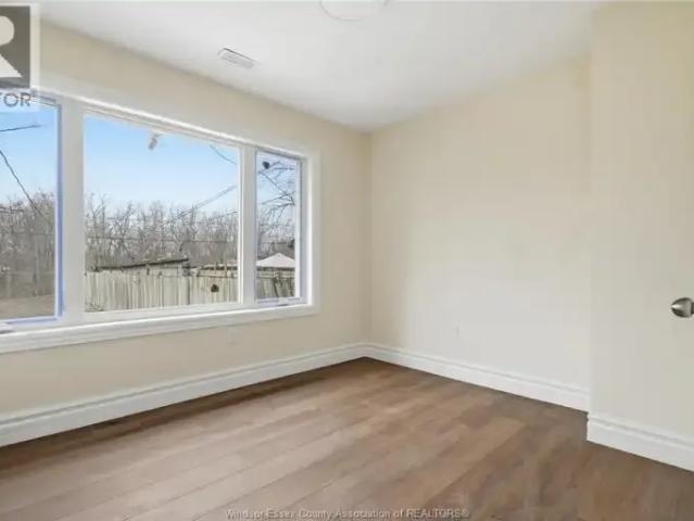 2 Bedroom House Windsor ON 102204326