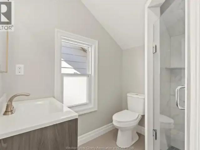 2 Bedroom House Windsor ON 102204331