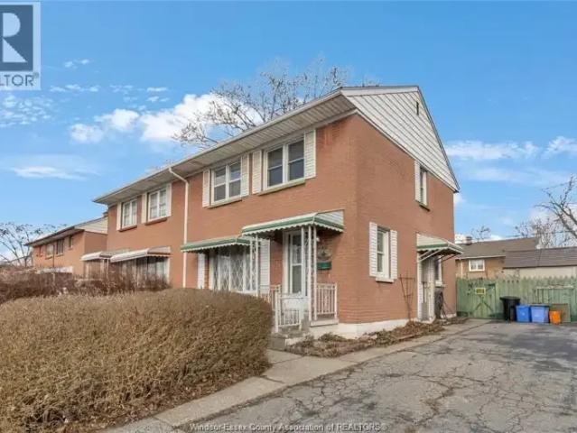 2 Bedroom House Windsor ON 104941069