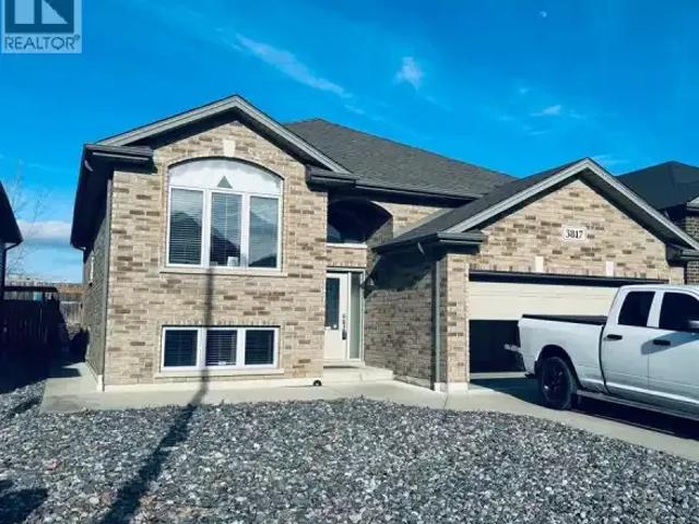 2 Bedroom House Windsor ON 105249058