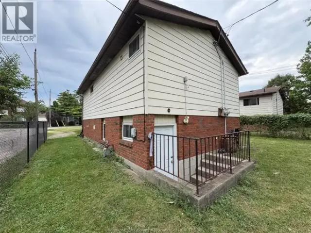 2 Bedroom House Windsor ON 105282011