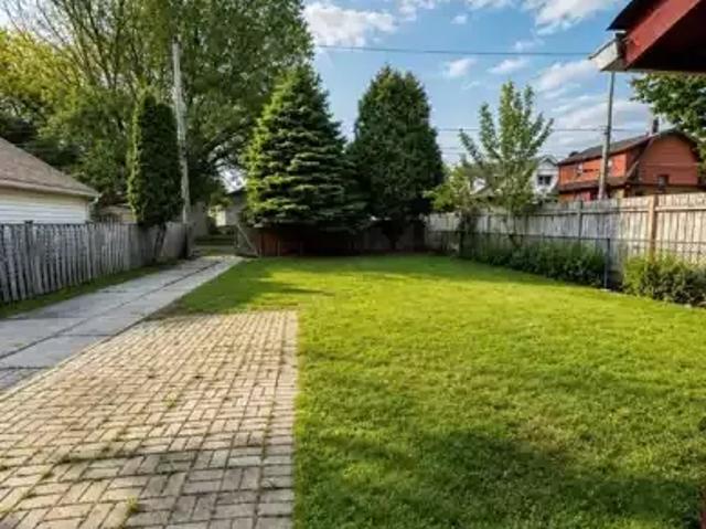 2 Bedroom House Windsor ON LS102579004