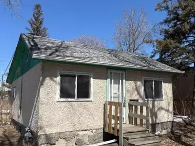 2 Bedroom House Winnipeg MB 105166996
