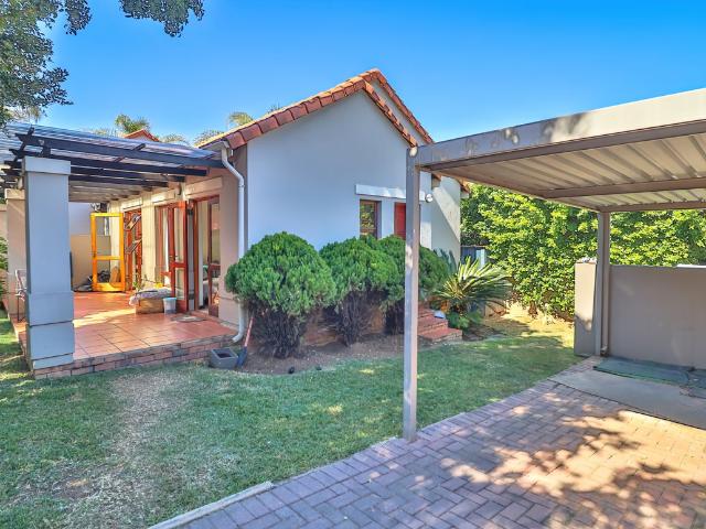 2 Bedroom House To Let in Maroeladal