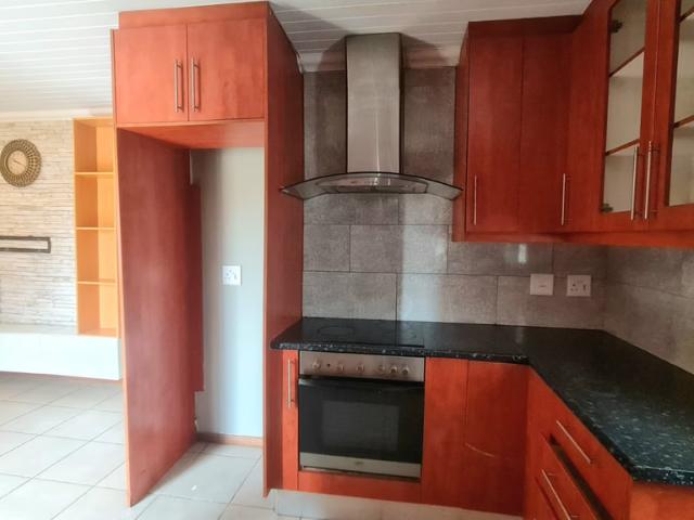 2 Bedroom House To Let in Camelot