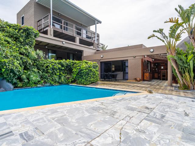 2 Bedroom House To Let in Constantia