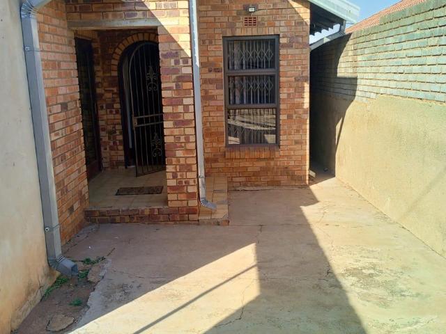 2 Bedroom House To Let in Dube