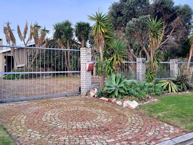 2 Bedroom House To Let in Franskraal