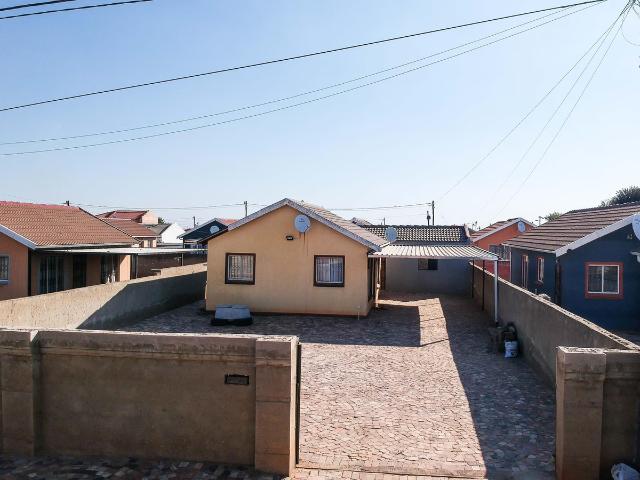 2 Bedroom House To Let in Protea Glen