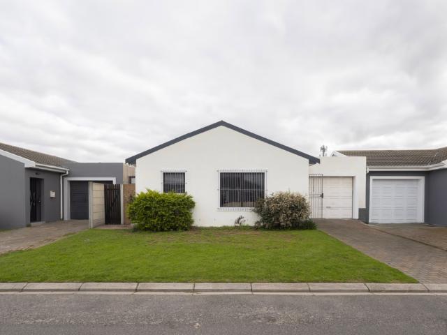 2 Bedroom House To Let in Stratford Green | LIONLEAD Real Estate
