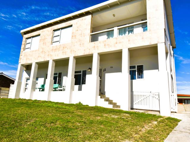 2 Bedroom House To Let in Struisbaai