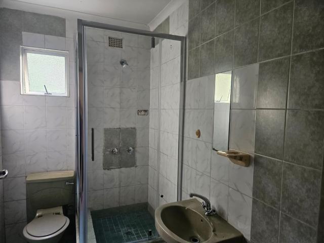 2 Bedroom House To Let in Shallcross