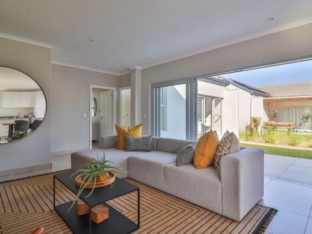 2 Bedroom House To Let in Sheffield Beach