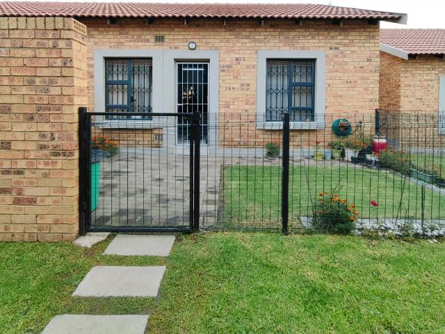 2 Bedroom House To Let in Terra Nova