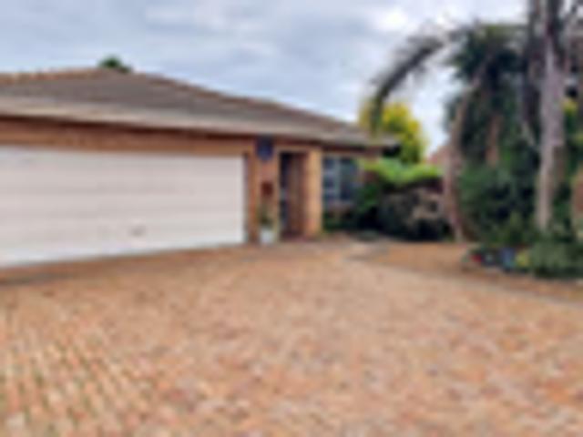 2 Bedroom House To Let in The Crest