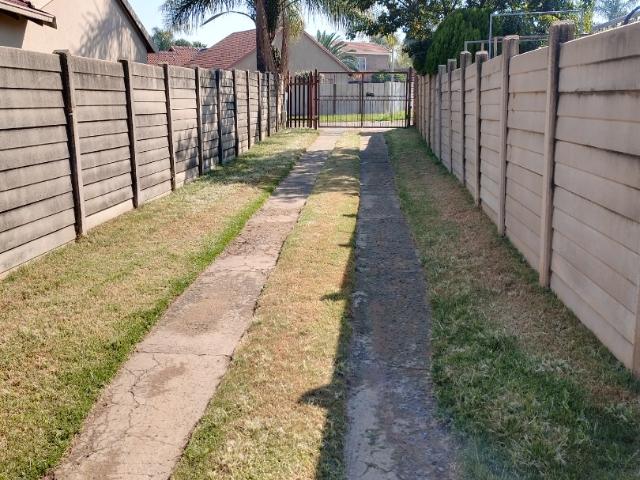 2 Bedroom House To Rent in The Reeds