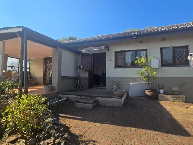 2 Bedroom House To Rent in Uvongo