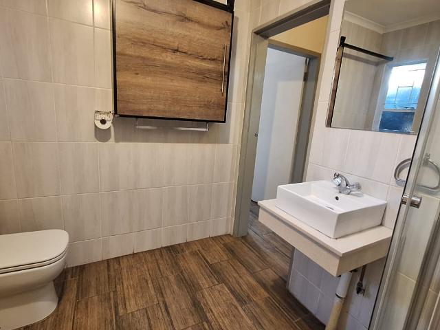2 Bedroom House To Rent in Waverley
