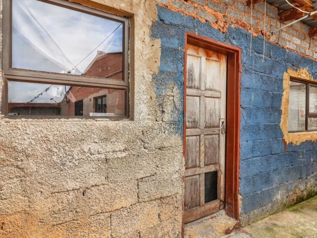 2 Bedroom House To Rent in Westbury