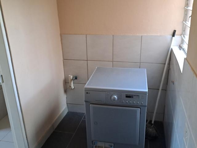 2 Bedroom House To Rent in Zwartkops