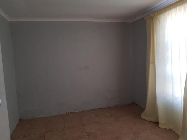 2 Bedroom House To Rent in Zwide