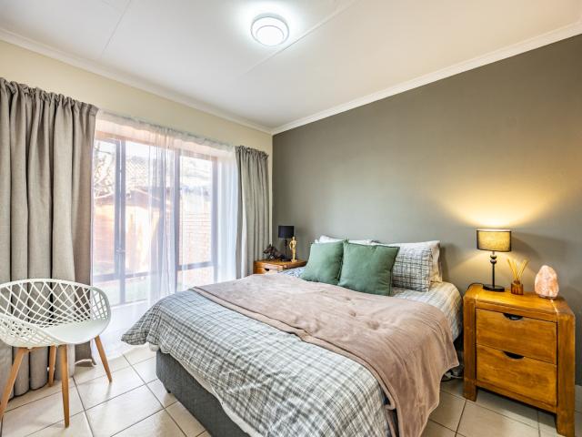 2 Bedroom House To Rent in Boardwalk Meander