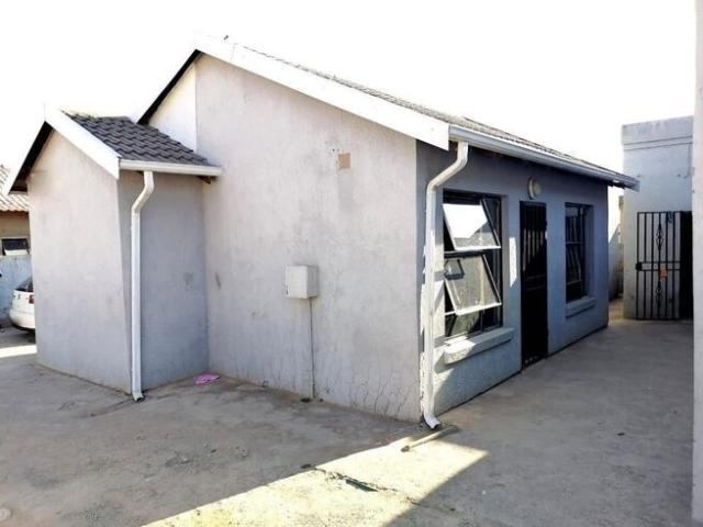 2 Bedroom House to Rent in Bram Fischerville