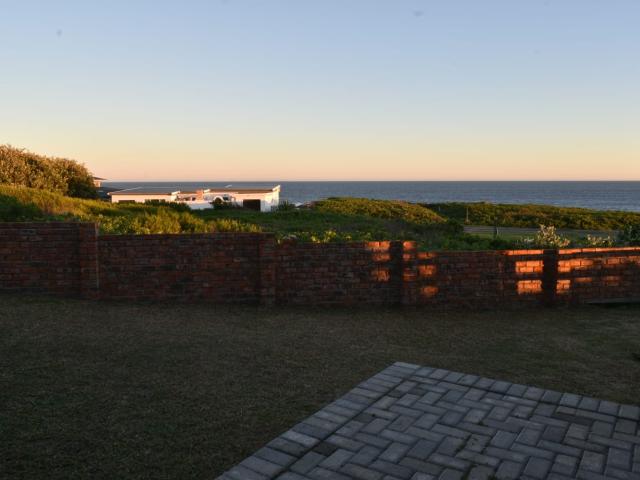 2 Bedroom House To Rent in Cape St Francis