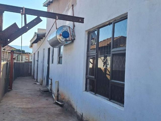 2 Bedroom House To Rent in Chroompark